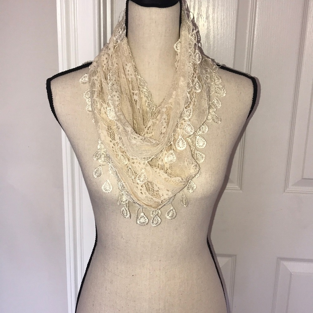 Lace Cream Scarf 🧣